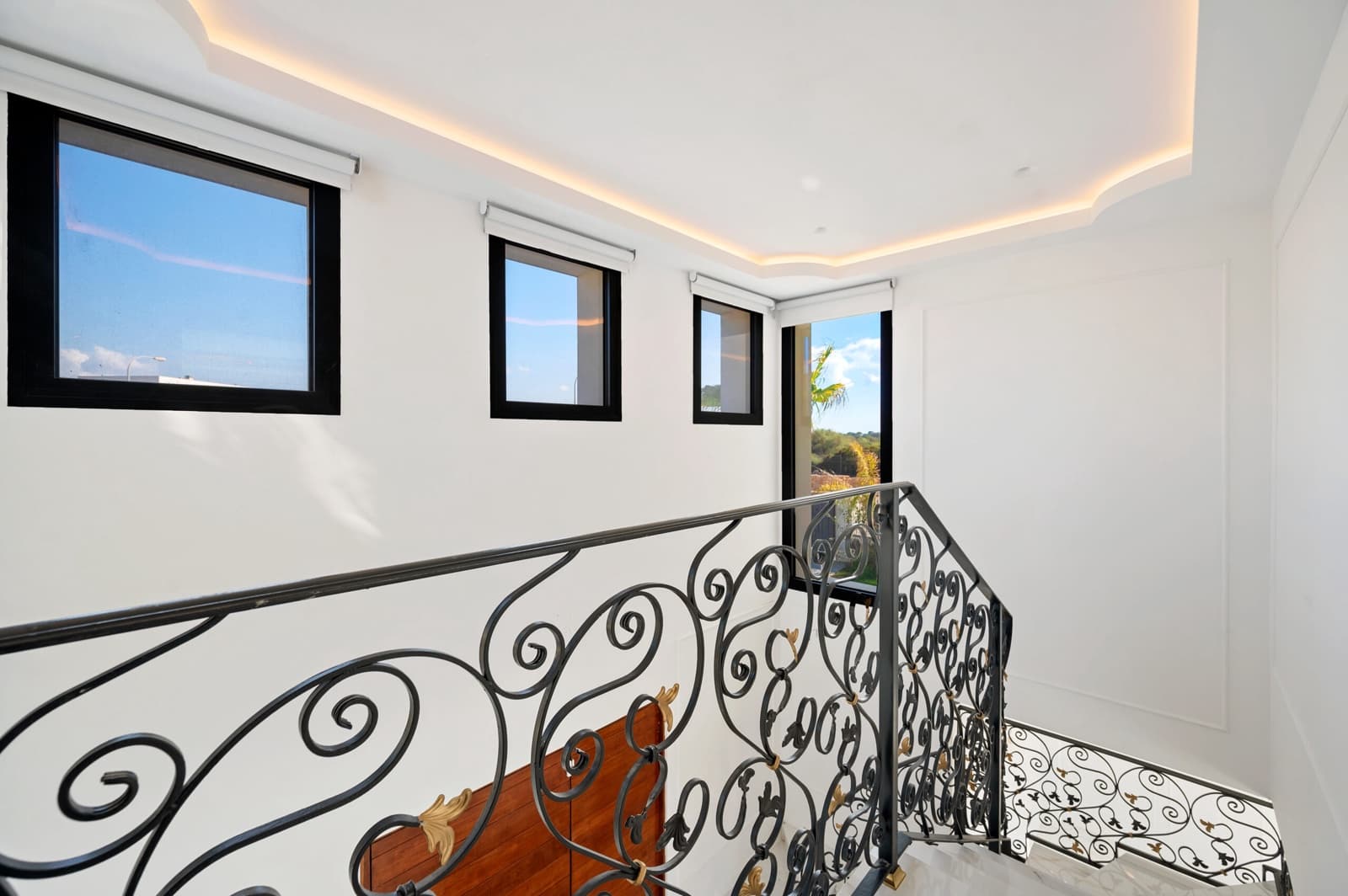 4 bedroom Villa for sale in Son Gual with garage - € 3,495,000 (Ref: 8973934)