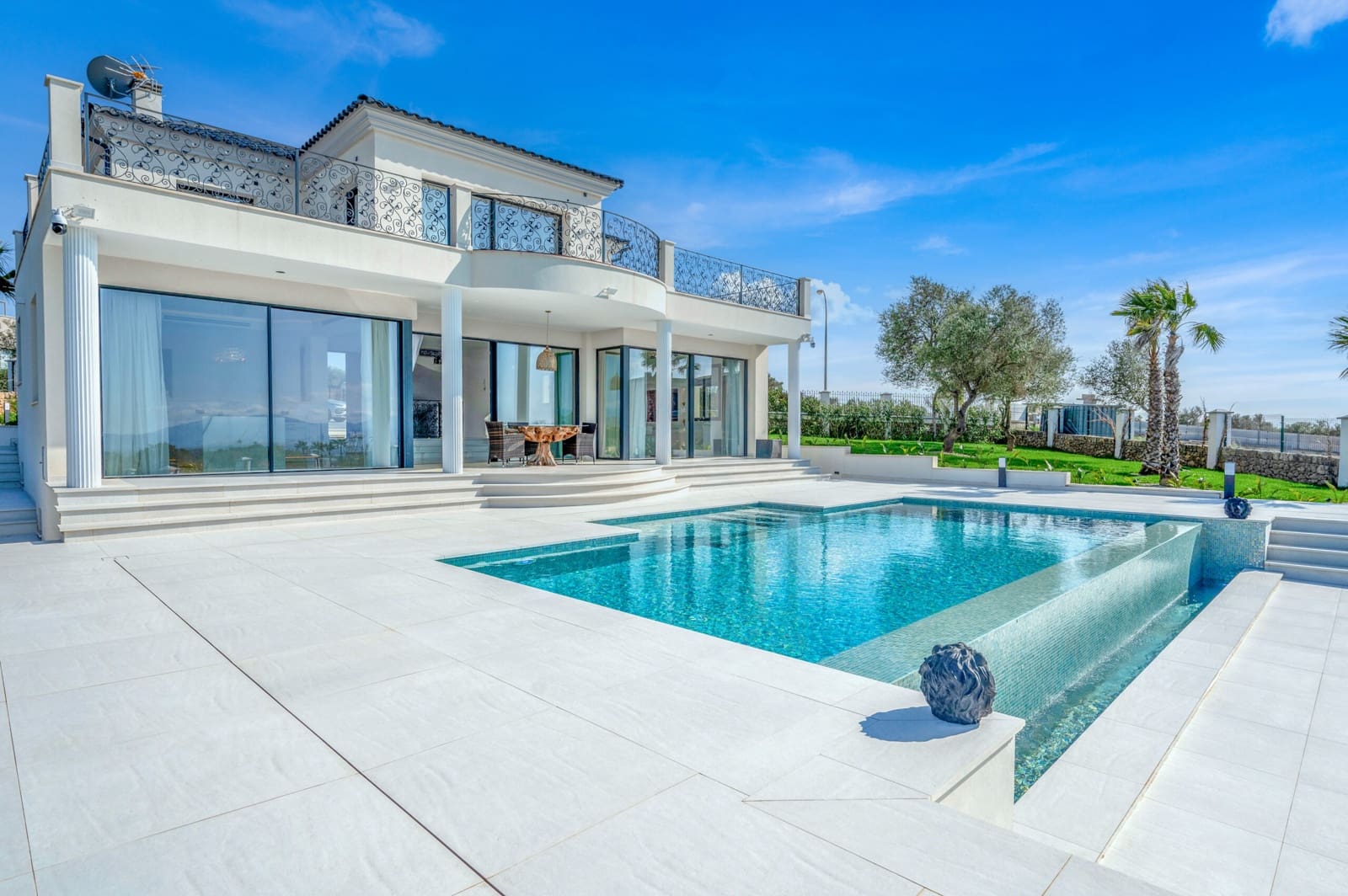 4 bedroom Villa for sale in Son Gual with garage - € 3,495,000 (Ref: 8973934)