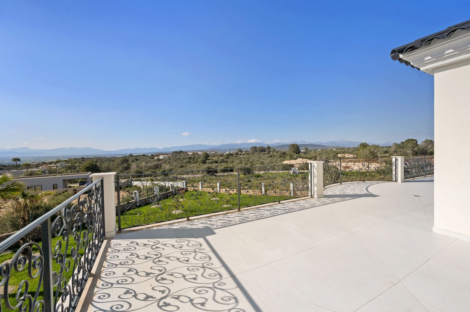 4 bedroom Villa for sale in Son Gual with garage - € 3,495,000 (Ref: 8973934)