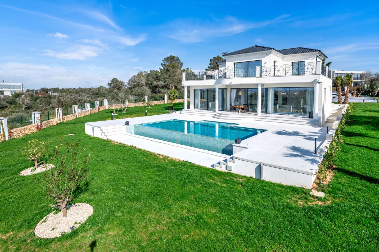 4 bedroom Villa for sale in Son Gual with garage - € 3,495,000 (Ref: 8973934)