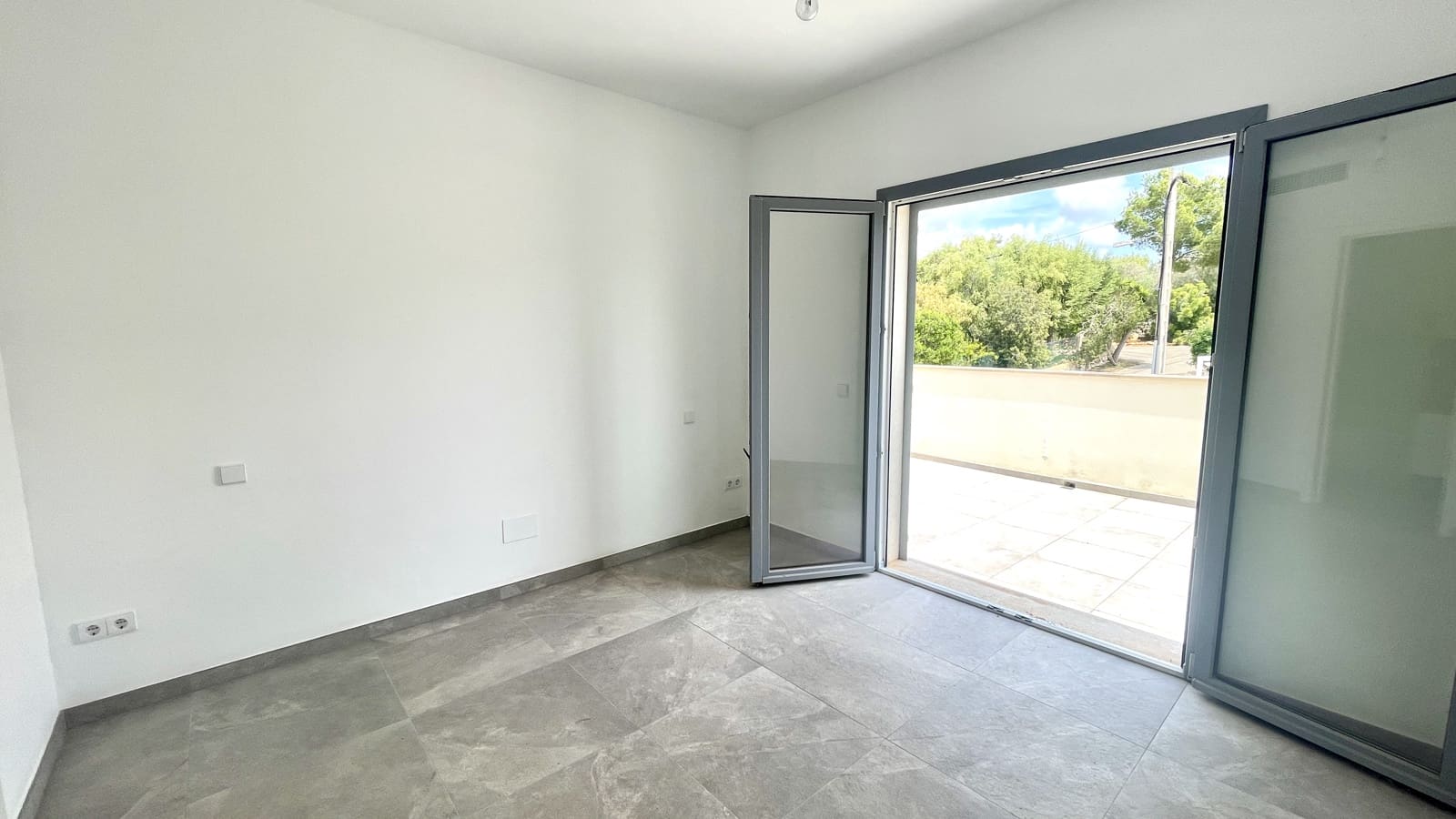 4 soveværelse Villa til salg i Porto Petro med swimmingpool garage - € 1.650.000 (Ref: 8981755)