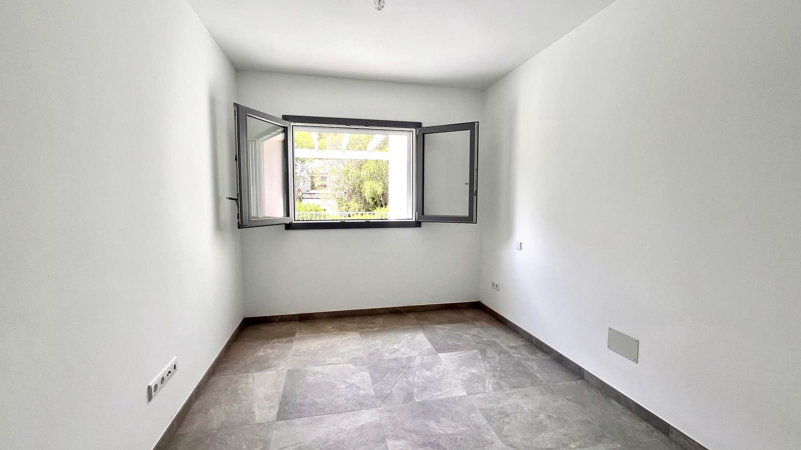 4 soveværelse Villa til salg i Porto Petro med swimmingpool garage - € 1.650.000 (Ref: 8981755)