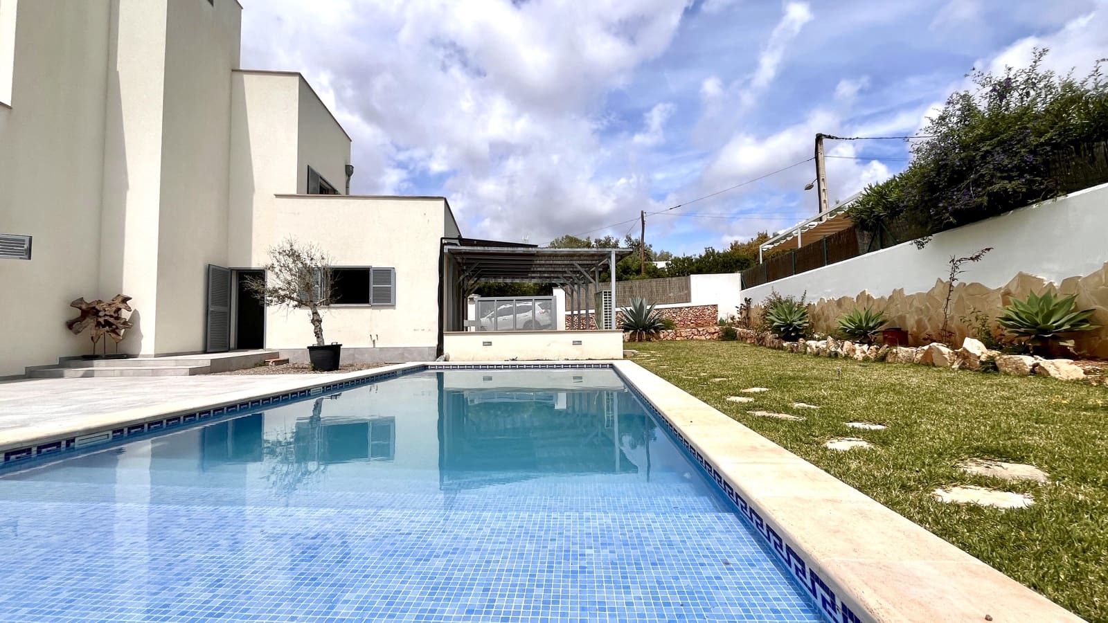 4 soveværelse Villa til salg i Porto Petro med swimmingpool garage - € 1.650.000 (Ref: 8981755)