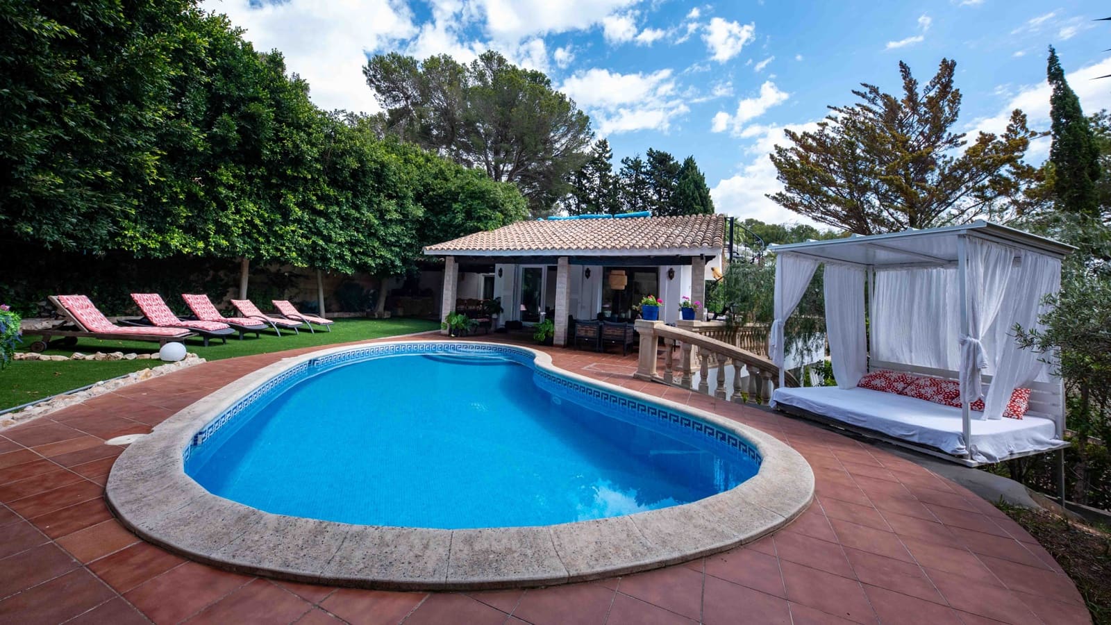 4 soverom Villa til salgs i Palmanova med svømmebasseng garasje - € 1 995 000 (Ref: 8987716)