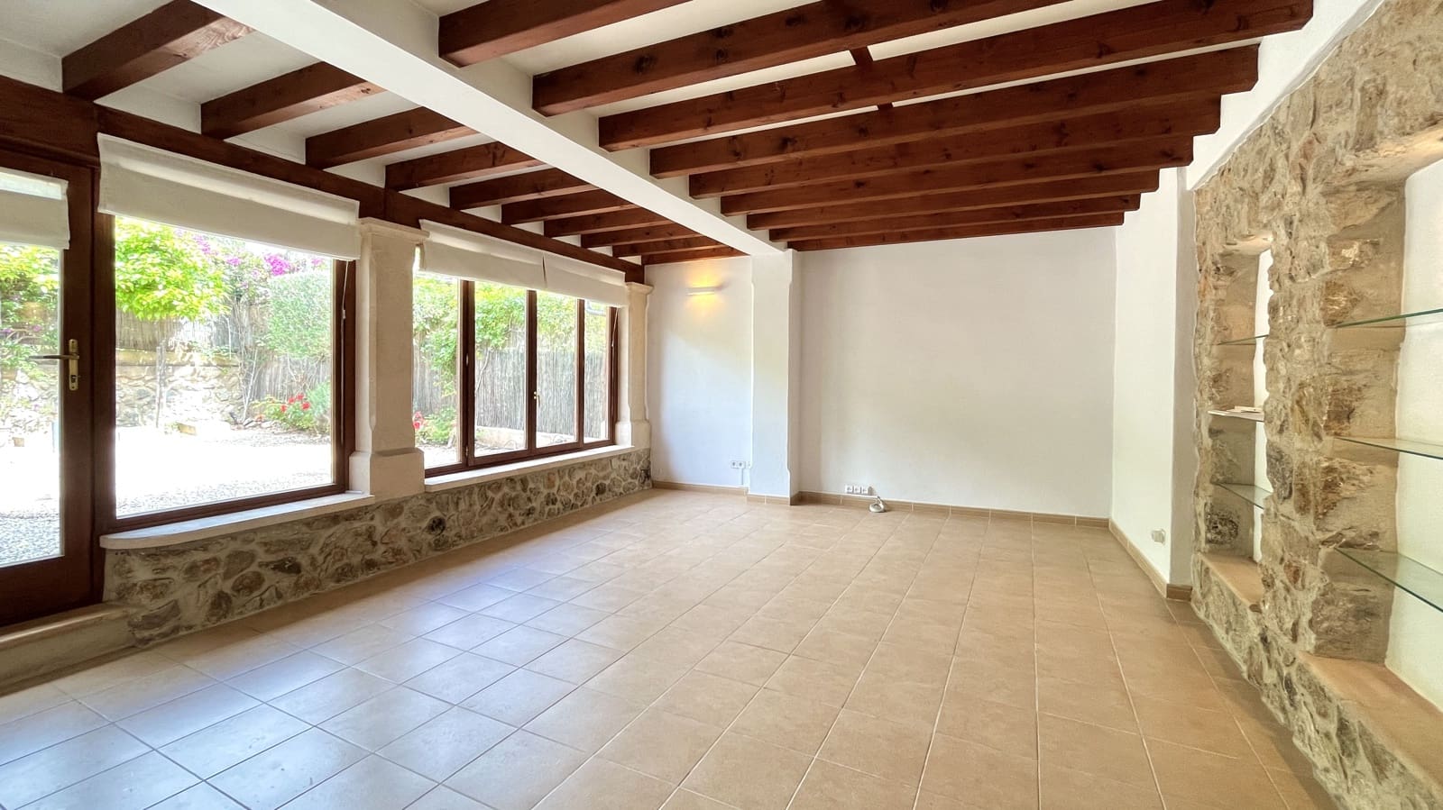3 bedroom Townhouse for rent in Mancor de la Vall with garage - € 2,300 (Ref: 8993239)