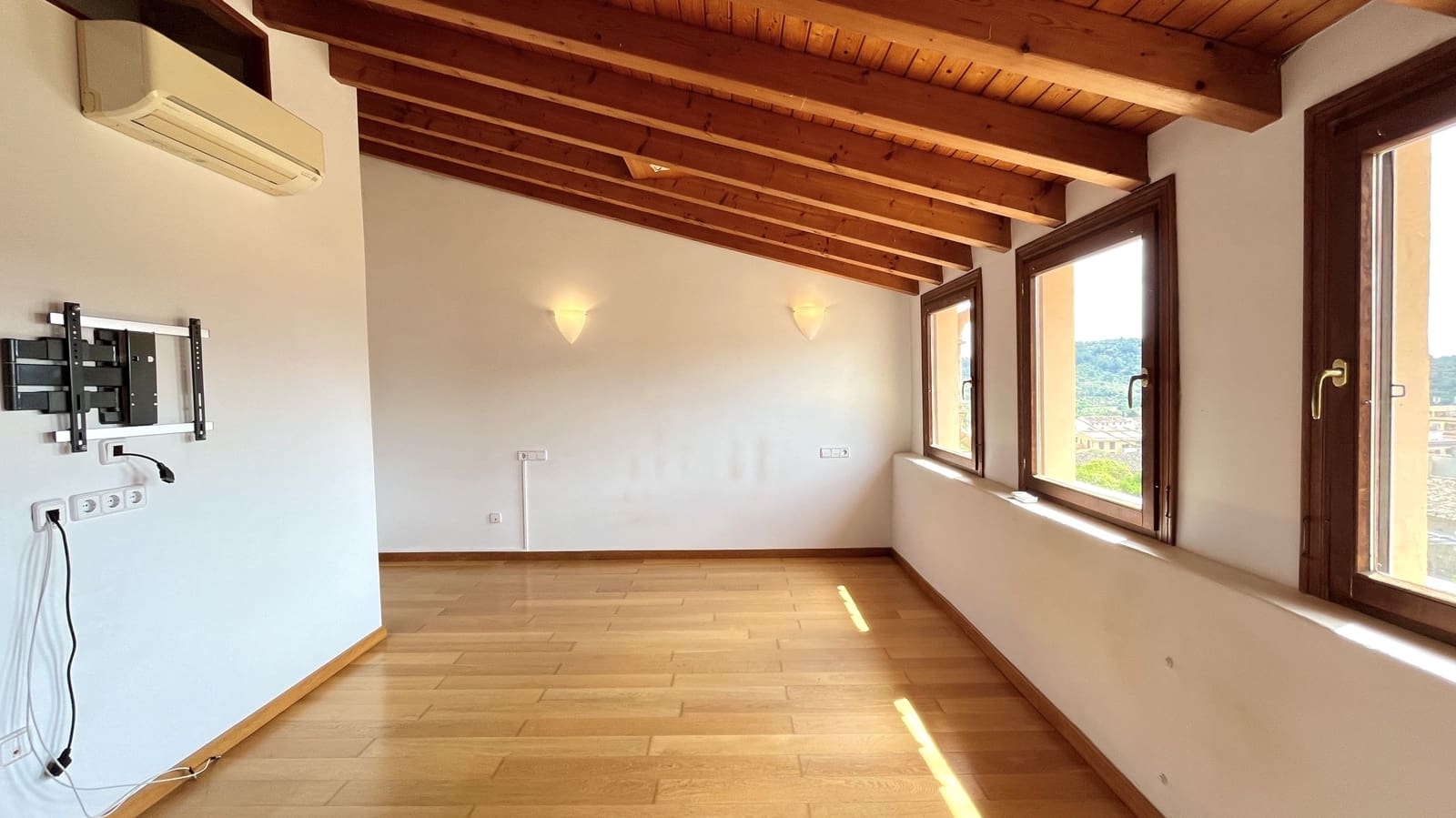 3 bedroom Townhouse for rent in Mancor de la Vall with garage - € 2,300 (Ref: 8993239)