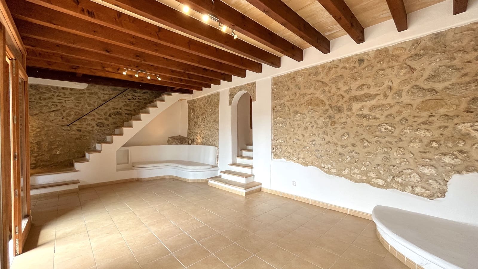 3 bedroom Townhouse for rent in Mancor de la Vall with garage - € 2,300 (Ref: 8993239)