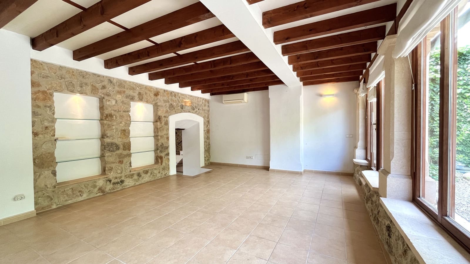 3 bedroom Townhouse for rent in Mancor de la Vall with garage - € 2,300 (Ref: 8993239)