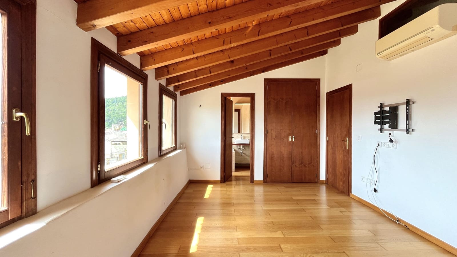 3 bedroom Townhouse for rent in Mancor de la Vall with garage - € 2,300 (Ref: 8993239)