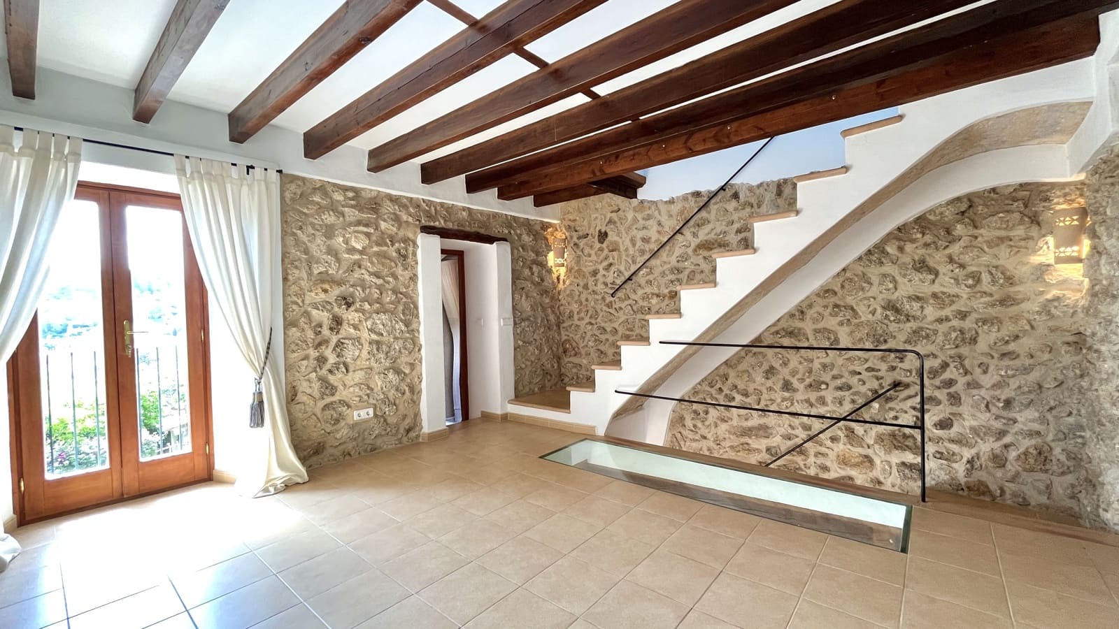3 bedroom Townhouse for rent in Mancor de la Vall with garage - € 2,300 (Ref: 8993239)