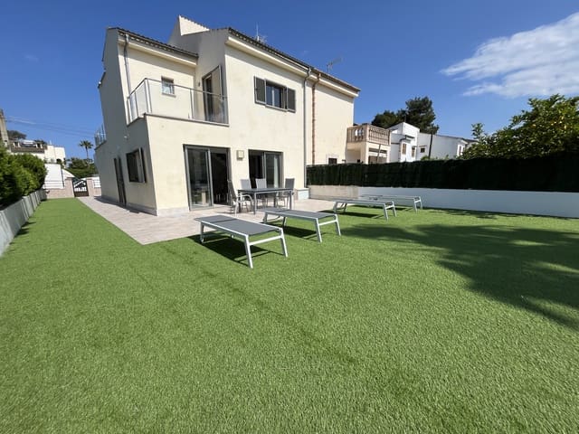 4 makuuhuone Paritalo vuokrattavana paikassa Playas de Muro / Platges de Muro, Muro mukana uima-altaan 
autotalli - 3 000 € (Ref: 9002437)