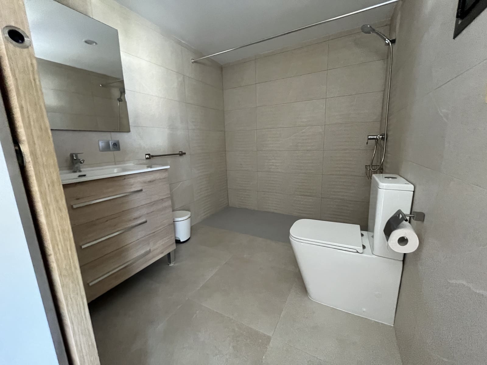 4 slaapkamer Halfvrijstaande villa te huur in Muro met zwembad garage - € 3.000 (Ref: 9002437)