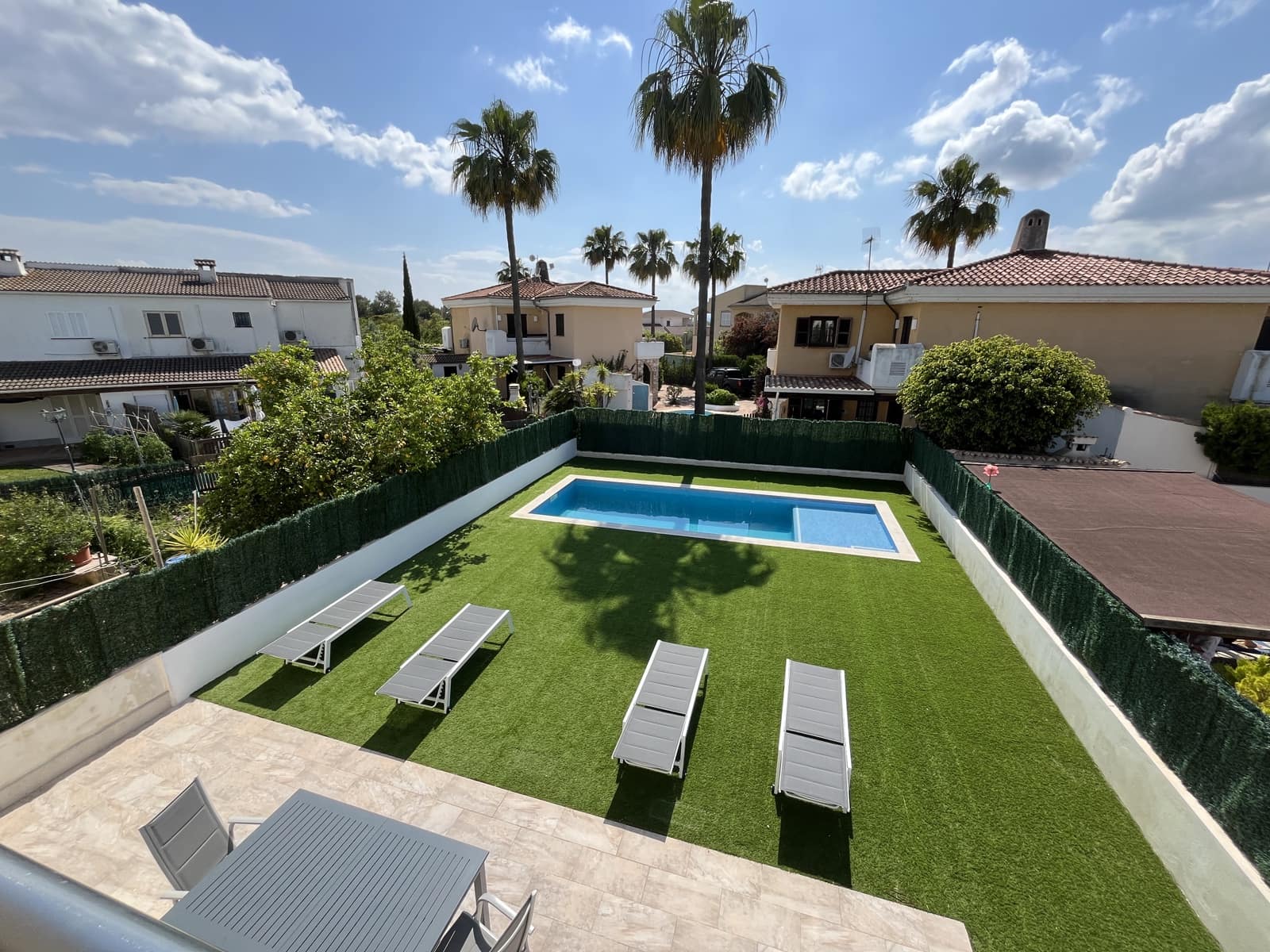 4 slaapkamer Halfvrijstaande villa te huur in Muro met zwembad garage - € 3.000 (Ref: 9002437)