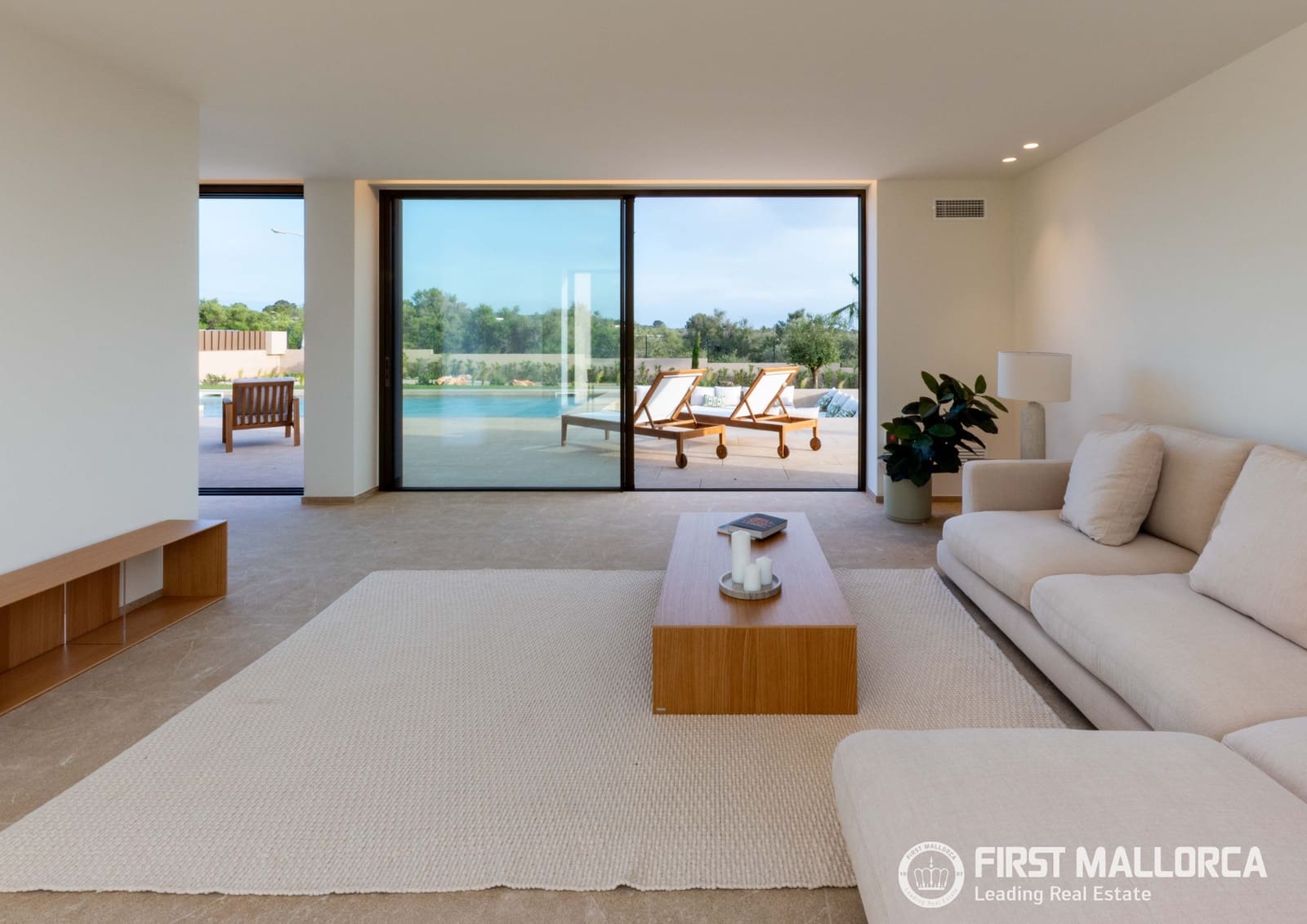 4 bedroom Villa for sale in Son Gual with pool garage - € 2,690,000 (Ref: 9002439)