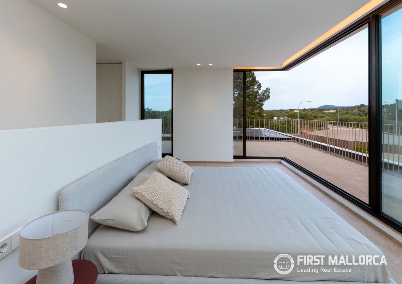 4 bedroom Villa for sale in Son Gual with pool garage - € 2,690,000 (Ref: 9002439)