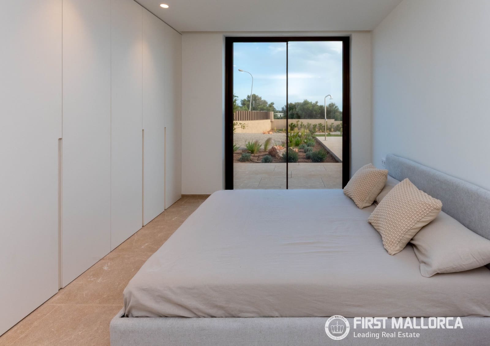 4 bedroom Villa for sale in Son Gual with pool garage - € 2,690,000 (Ref: 9002439)