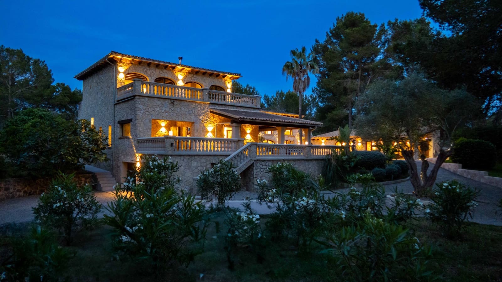 6 soveværelse Finca/Landehus til salg i Algaida med swimmingpool garage - € 2.950.000 (Ref: 9016550)