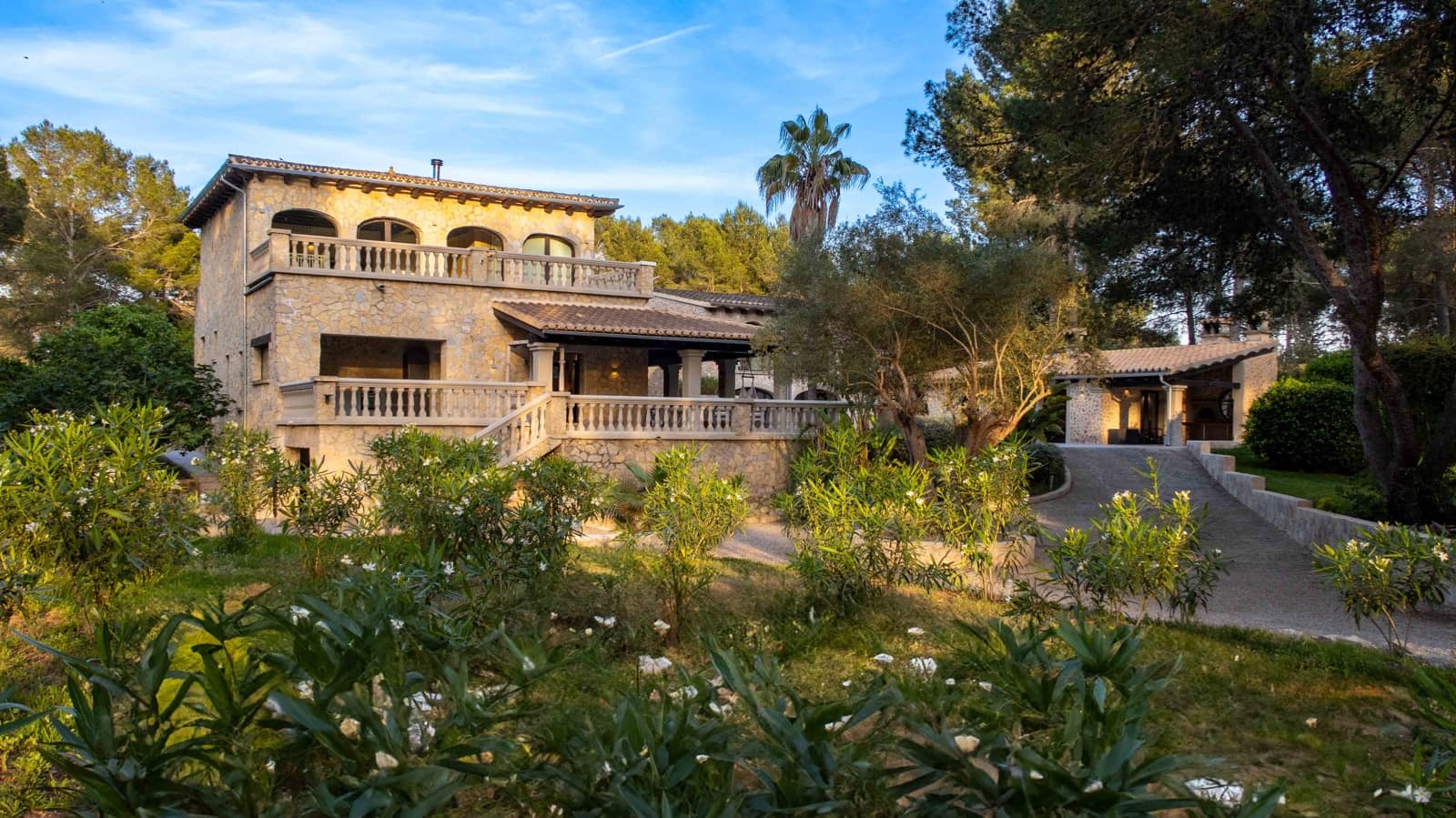 6 soveværelse Finca/Landehus til salg i Algaida med swimmingpool garage - € 2.950.000 (Ref: 9016550)