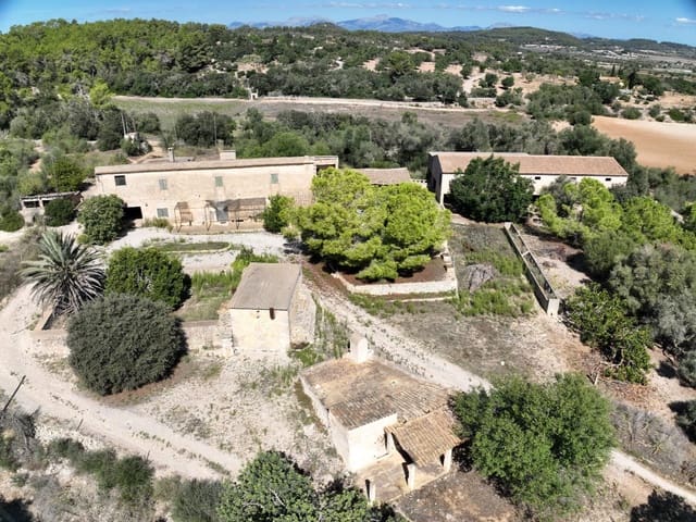 8 soveværelse Finca/Landehus til salg i Porreres med garage - € 1.600.000 (Ref: 9022281)