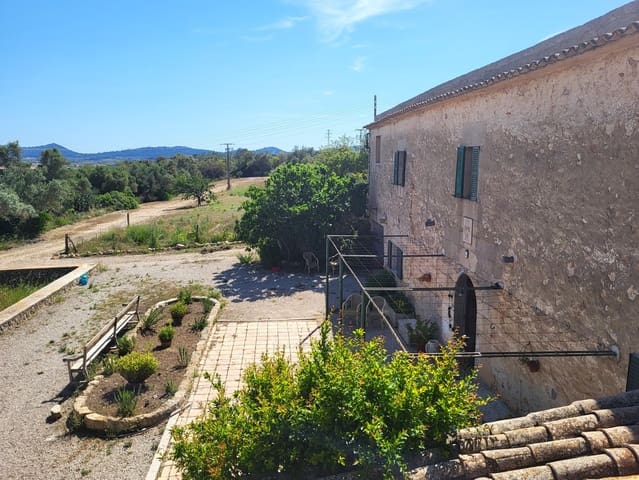 8 soveværelse Finca/Landehus til salg i Porreres med garage - € 1.600.000 (Ref: 9022281)