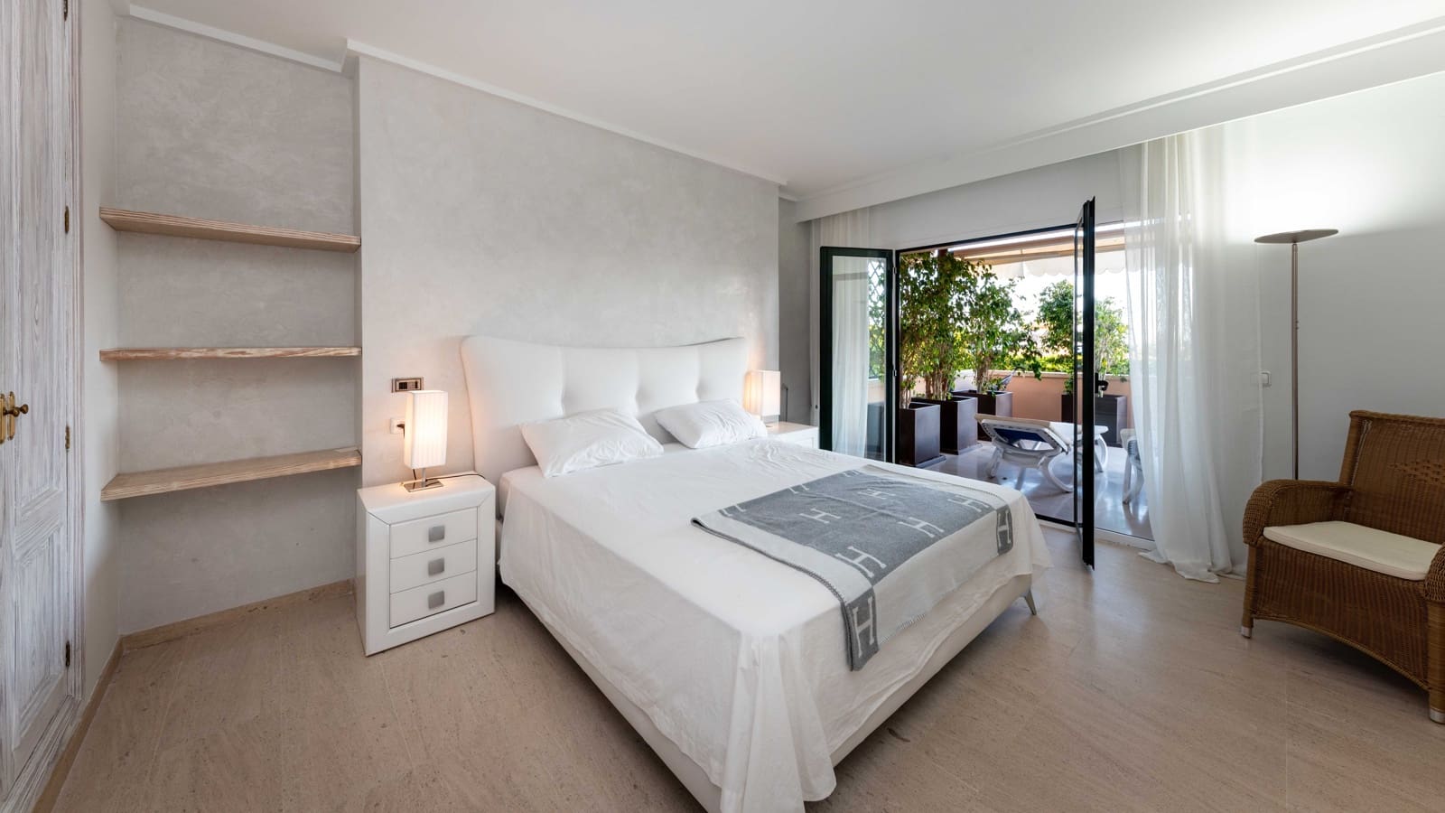 3 soveværelse Lejlighed til salg i Bendinat med garage - € 1.750.000 (Ref: 9022282)