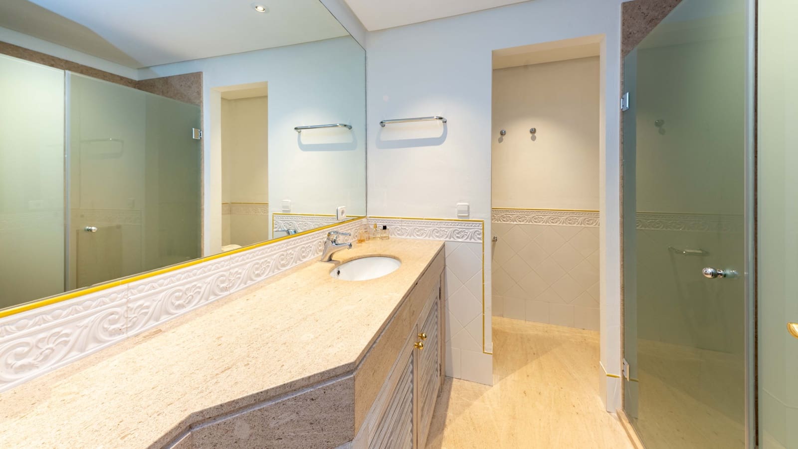 3 soveværelse Lejlighed til salg i Bendinat med garage - € 1.750.000 (Ref: 9022282)