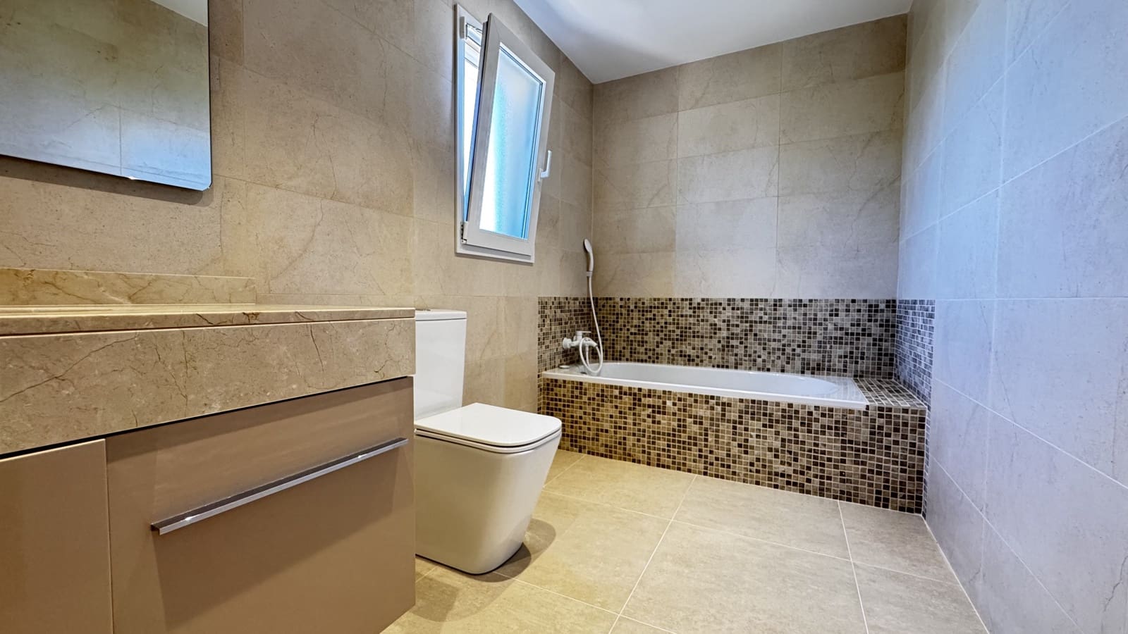 2 soveværelse Lejlighed til salg i Campos med garage - € 549.000 (Ref: 9028320)