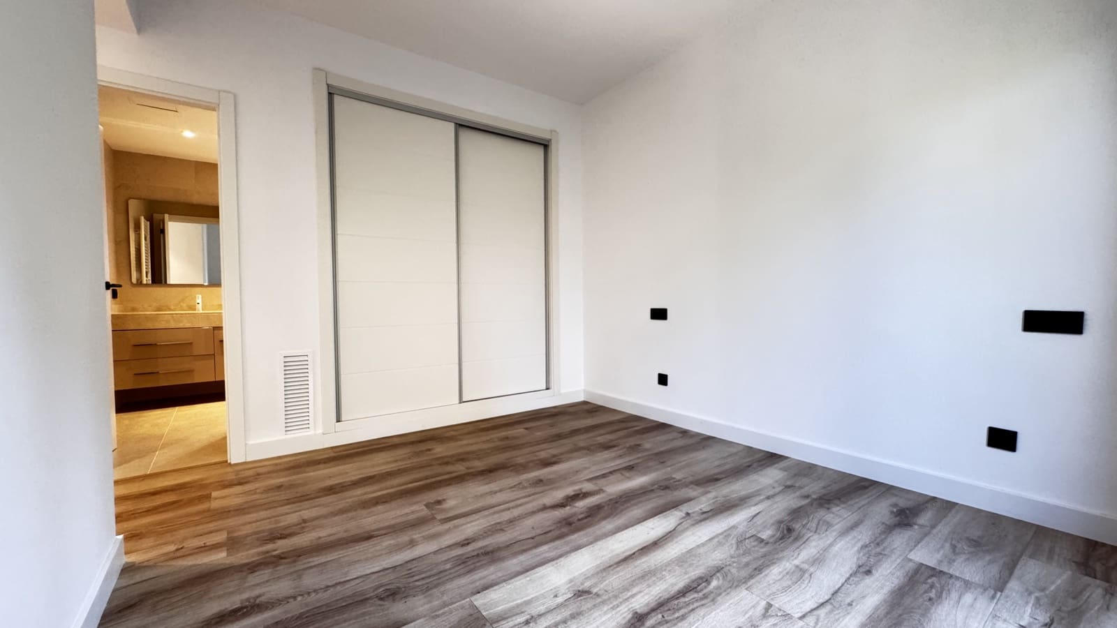 2 soveværelse Lejlighed til salg i Campos med garage - € 549.000 (Ref: 9028320)