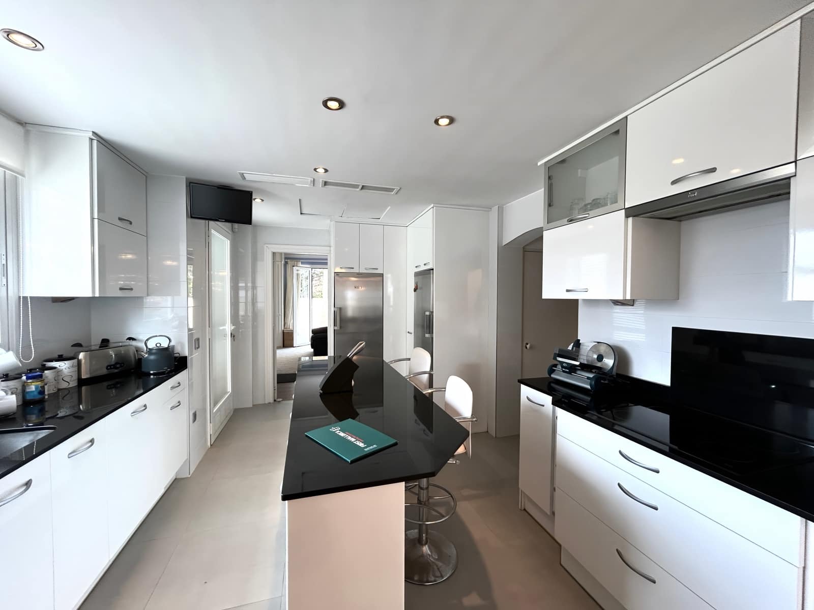 5 sypialnia Willa na sprzedaż w El Toro / Port Adriano z basenem garażem - 1 795 000 € (Ref: 9033525)