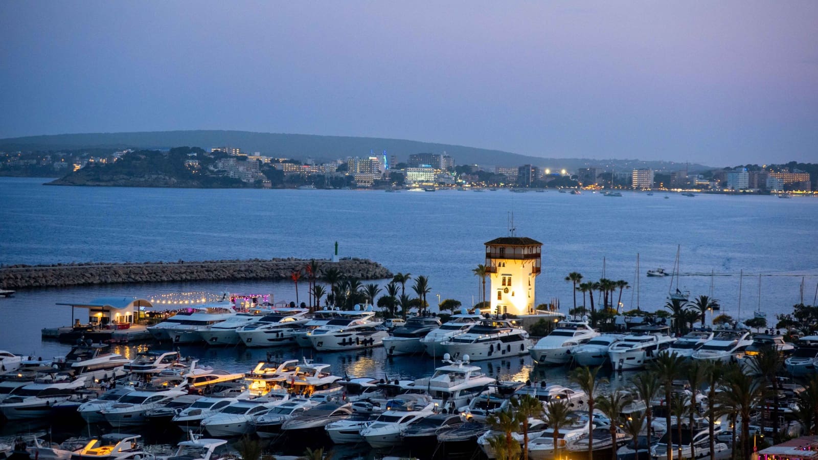 3 makuuhuone Huoneisto myytävänä paikassa Puerto Portals mukana 
autotalli - 2 500 000 € (Ref: 9041429)