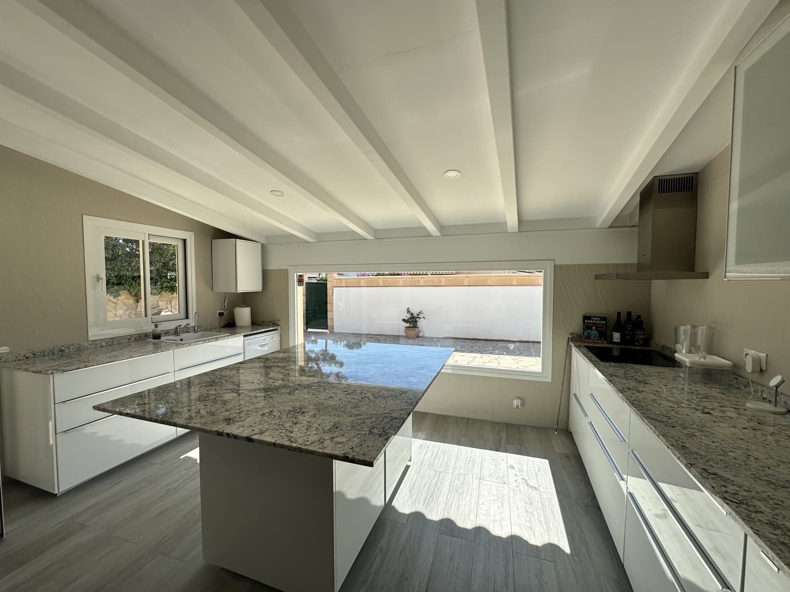 3 slaapkamer Villa te huur in El Toro / Port Adriano met zwembad garage - € 4.000 (Ref: 9057064)