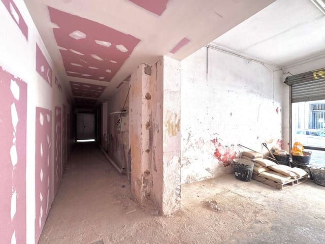 Commercial for sale in Plaça dels Patins, Palma de Mallorca - € 1,675,000 (Ref: 9074606)