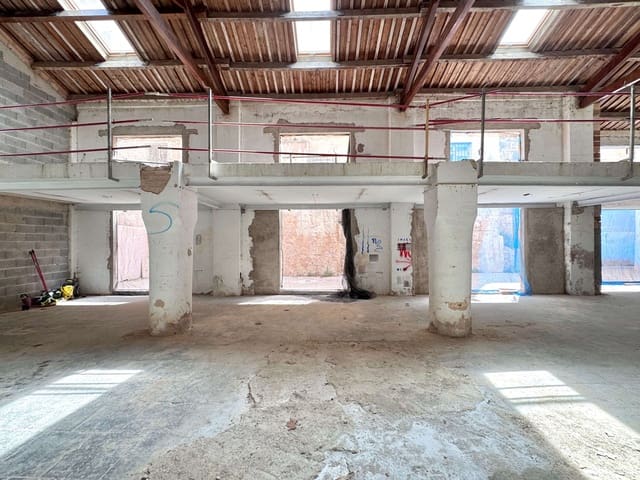 Commercial for sale in Plaça dels Patins, Palma de Mallorca - € 1,675,000 (Ref: 9074606)