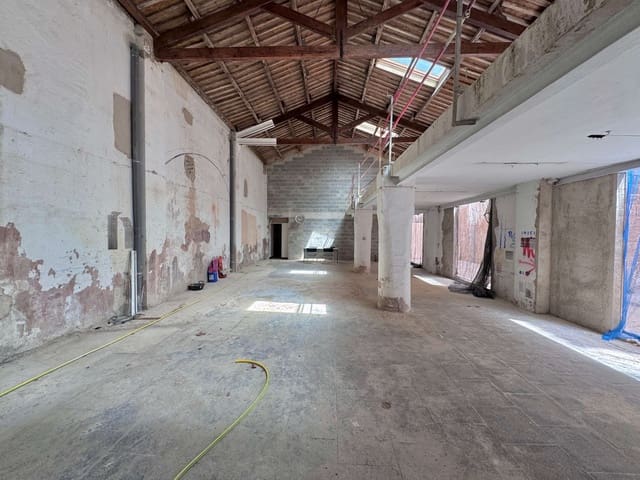 Commercial for sale in Plaça dels Patins, Palma de Mallorca - € 1,675,000 (Ref: 9074606)