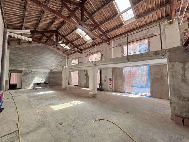 Commercial for sale in Plaça dels Patins, Palma de Mallorca - € 1,675,000 (Ref: 9074606)