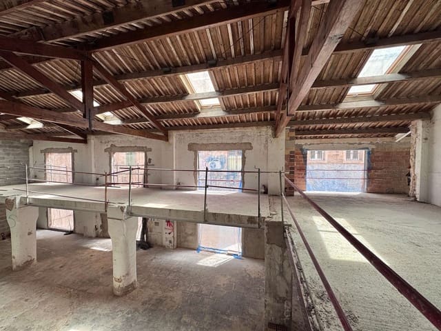Commercial for sale in Plaça dels Patins, Palma de Mallorca - € 1,675,000 (Ref: 9074606)