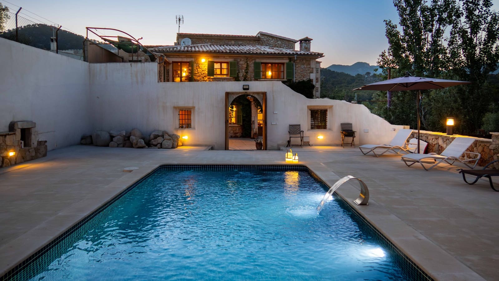 4 soveværelse Finca/Landehus til salg i Alaro med swimmingpool garage - € 2.495.000 (Ref: 9097659)