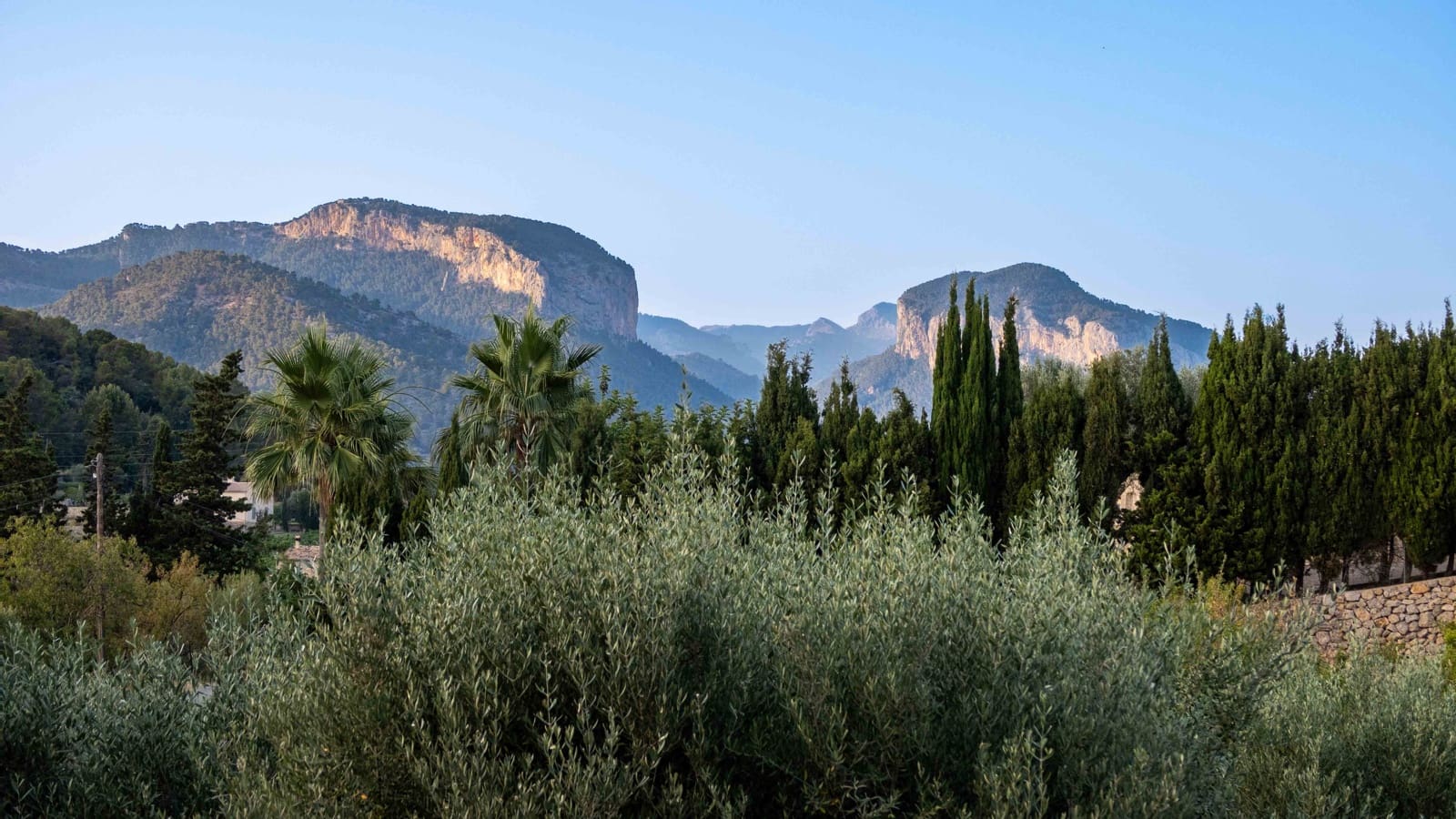 4 soveværelse Finca/Landehus til salg i Alaro med swimmingpool garage - € 2.495.000 (Ref: 9097659)