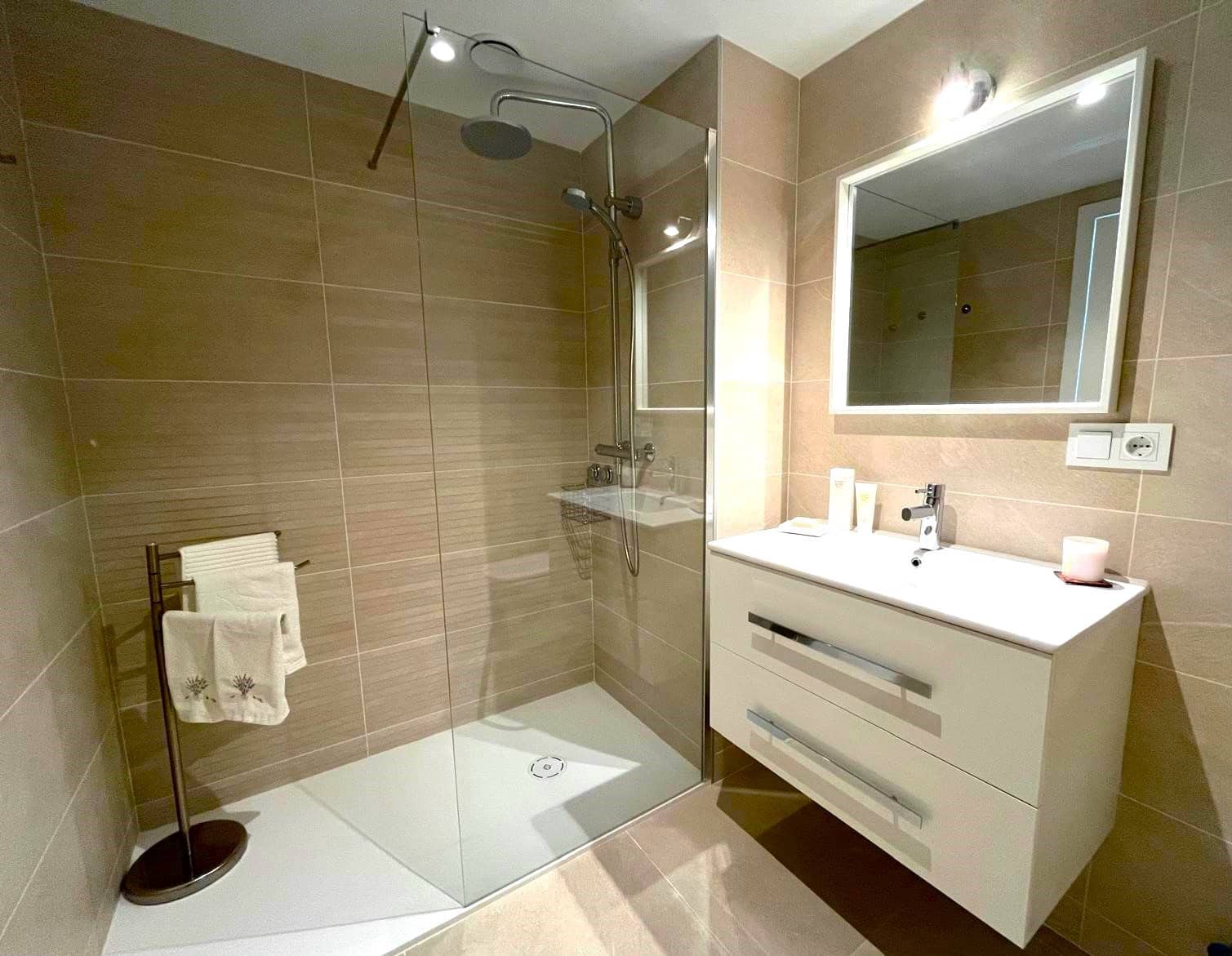 2 quarto Apartamento para arrendar em Palma de Mallorca com piscina garagem - 2 400 € (Ref: 9113596)