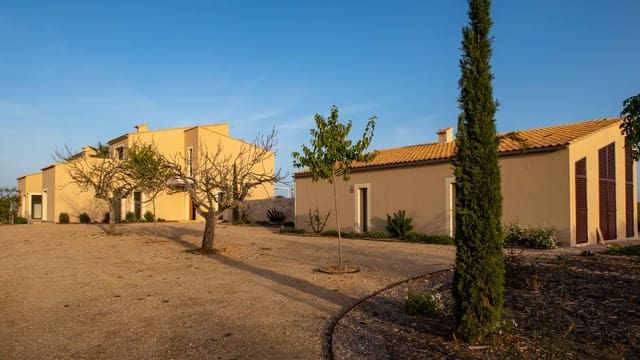 5 bedroom Finca/Country House for sale in Sencelles with pool garage - € 3,500,000 (Ref: 9138760)