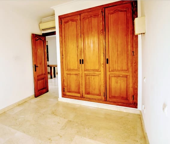 3 bedroom Apartment for rent in Es Molinar / El Molinar, Palma de Mallorca with garage - € 1,800 (Ref: 9144634)