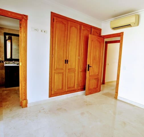 3 bedroom Apartment for rent in Es Molinar / El Molinar, Palma de Mallorca with garage - € 1,800 (Ref: 9144634)