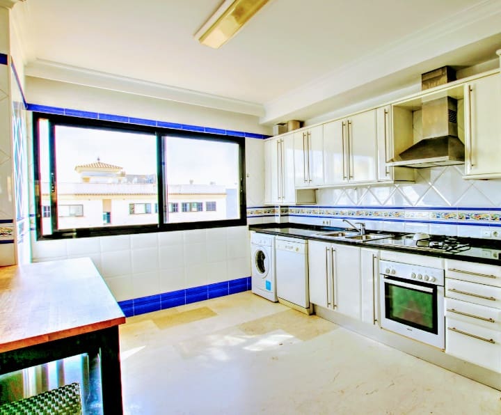 3 soveværelse Lejlighed til leje i Palma de Mallorca med garage - € 1.800 (Ref: 9144634)