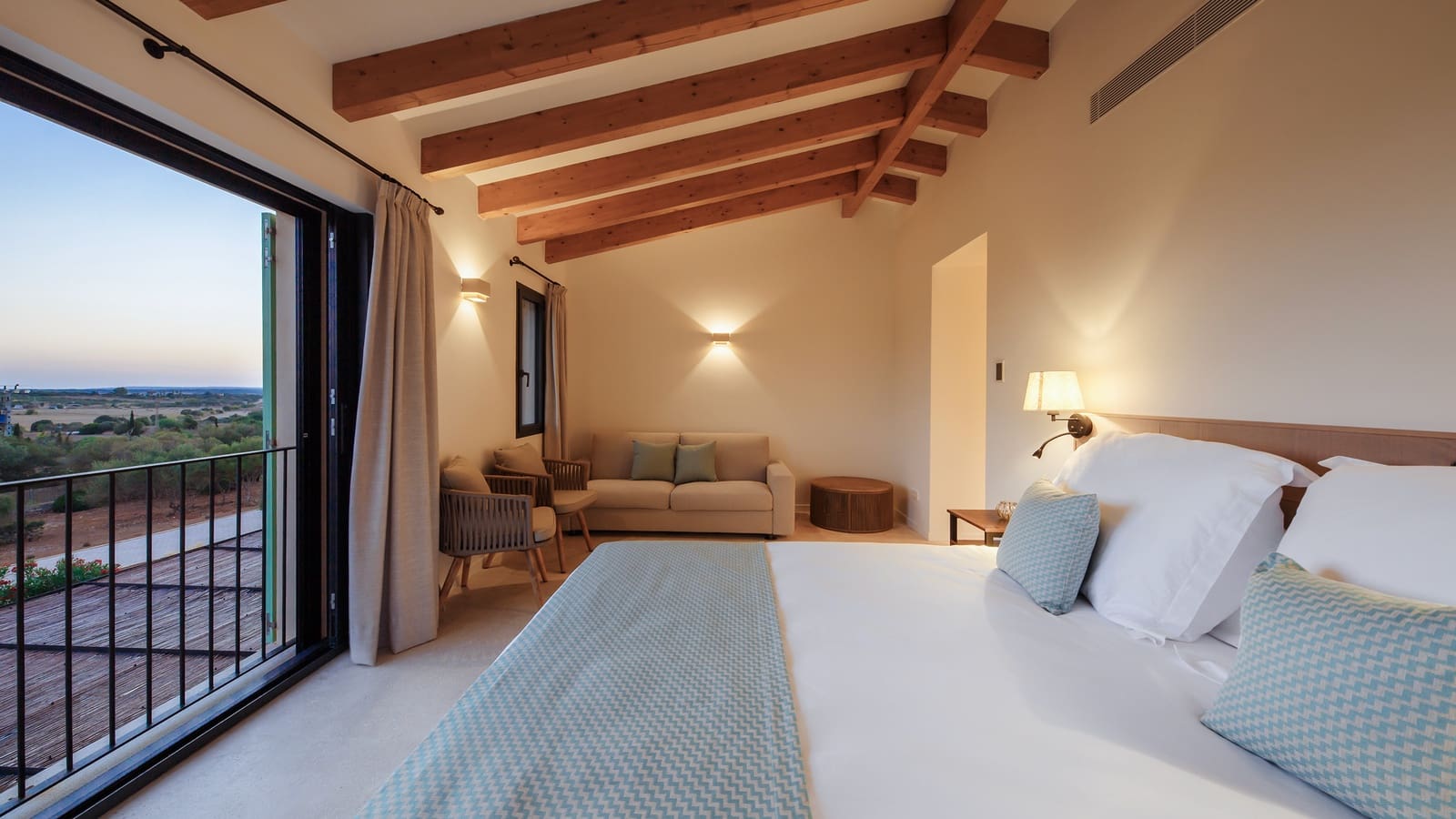 6 soveværelse Finca/Landehus til leje i Ses Salines med swimmingpool garage - € 20.000 (Ref: 9161846)