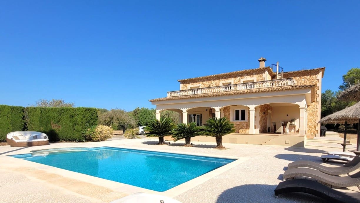 4 sypialnia Finka/Dom wiejski do wynajęcia w Llucmajor z basenem garażem - 8 000 € (Ref: 9161847)