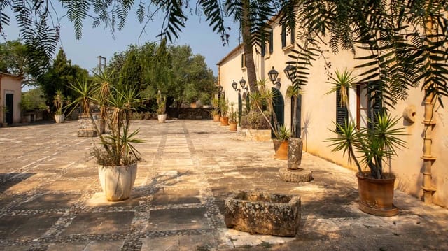 17 soveværelse Finca/Landehus til salg i Santanyí med swimmingpool garage - € 1.790.000 (Ref: 9163199)