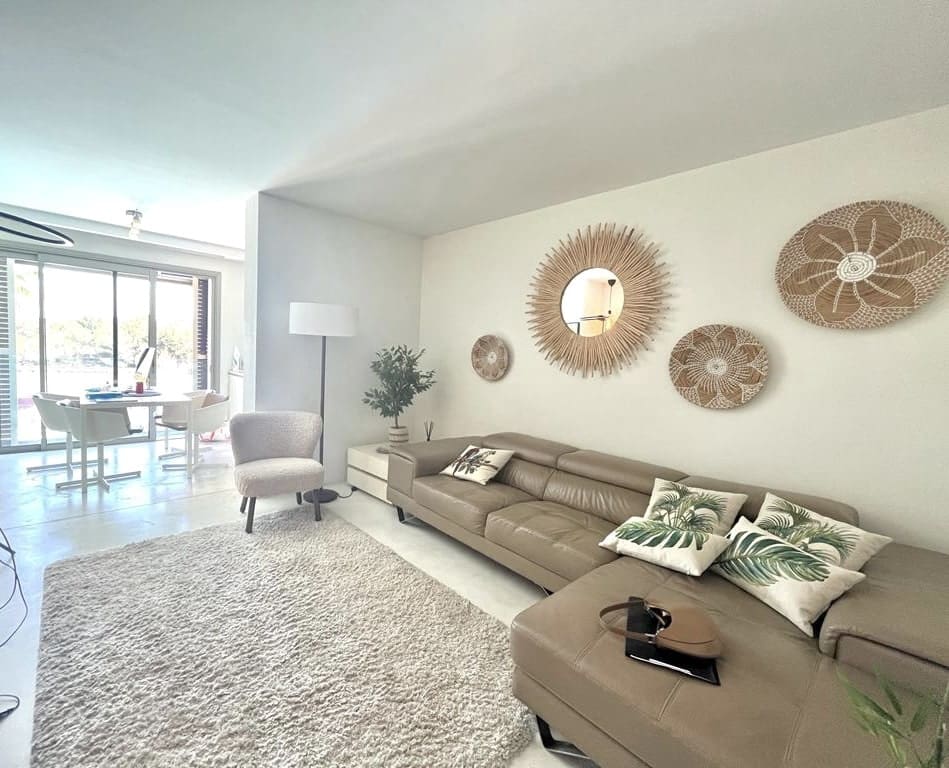 3 bedroom Apartment for sale in Cala Mayor with garage - € 680,000 (Ref: 9165334)