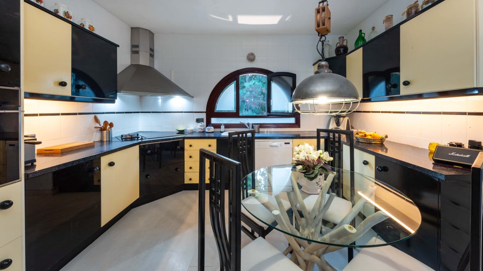 5 bedroom Villa for sale in Genova with garage - € 3,200,000 (Ref: 9172443)