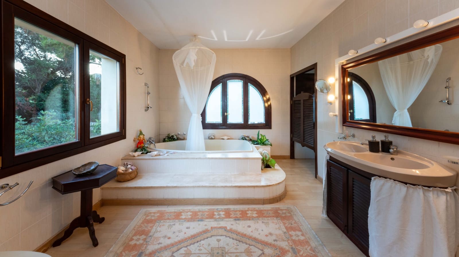 5 bedroom Villa for sale in Genova with garage - € 3,200,000 (Ref: 9172443)