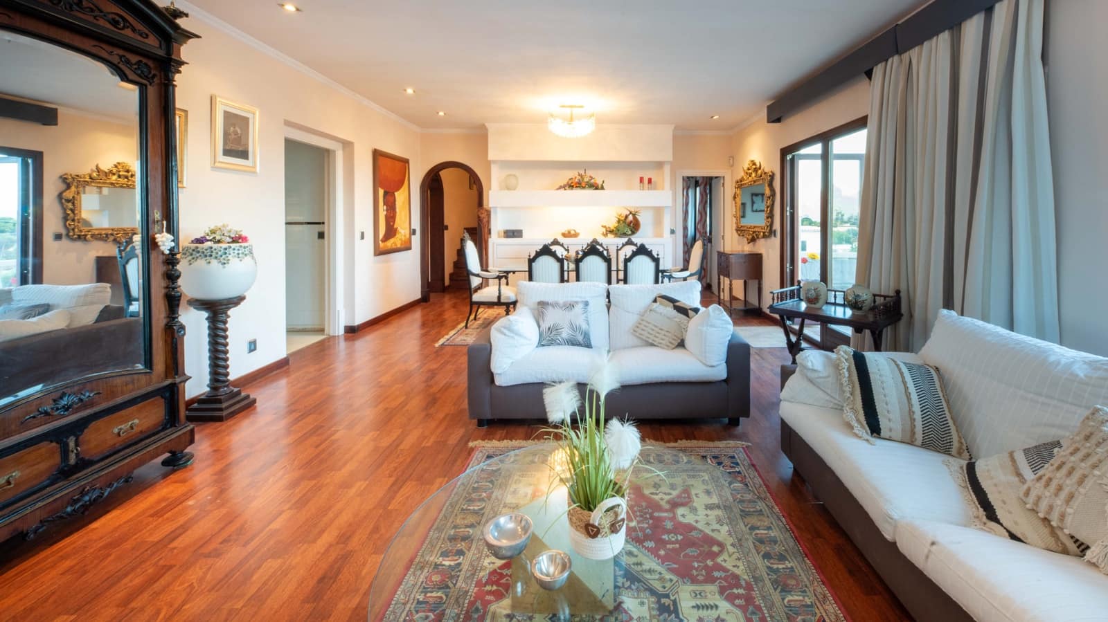 5 bedroom Villa for sale in Genova with garage - € 3,200,000 (Ref: 9172443)